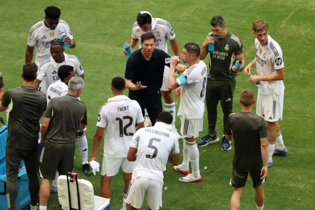MIAMI GARDENS, FLORIDA - JUNE 18: Xabi Alonso, Head Coach of Real Madrid C. F., speaks to his players during the FIFA Club World Cup 2025 group H match between Real Madrid CF and Al Hilal at Hard Rock Stadium on June 18, 2025 in Miami Gardens, Florida. (Photo by Sandra Montanez/Getty Images)