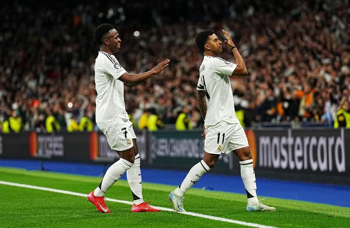 MADRID, SPAIN - MARCH 04: Rodrygo of Real Madrid celebrates scoring his team's first goal with teammate Vinicius Junior during the UEFA Champions League 2024/25 Round of 16 first leg match between Real Madrid C.F. and Atletico de Madrid at Santiago Bernabeu Stadium on March 04, 2025 in Madrid, Spain. (Photo by Aitor Alcalde/Getty Images)