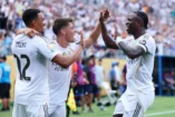 CHARLOTTE, CAROLINE DU NORD - 22 JUIN : Raúl Asencio n° 35 du Real Madrid CF reçoit un carton rouge lors du match du groupe H de la Coupe du Monde des Clubs de la FIFA 2025 entre le Real Madrid CF et le CF Pachuca au Bank of America Stadium, le 22 juin 2025 à Charlotte, en Caroline du Nord. (Photo de Michael Owens/Getty Images)