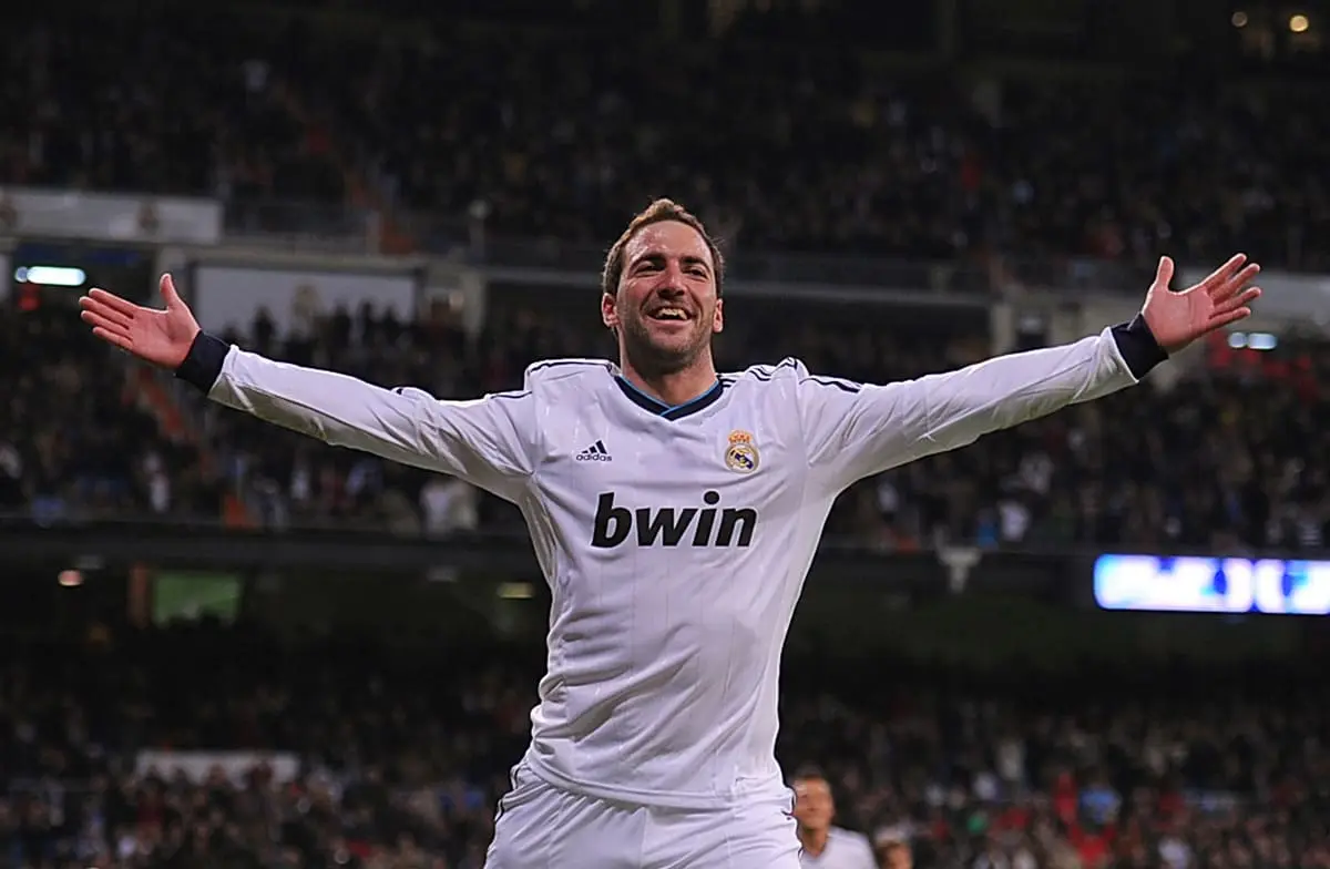 MADRID, SPAIN - MARCH 16: Gonzalo Higuain of Real Madrid CF celebrates after scoring Real's 4th goal during the La Liga match between Real Madrid CF and RCD Mallorca at estadio Santiago Bernabeu on March 16, 2013 in Madrid, Spain. (Photo by Denis Doyle/Getty Images)