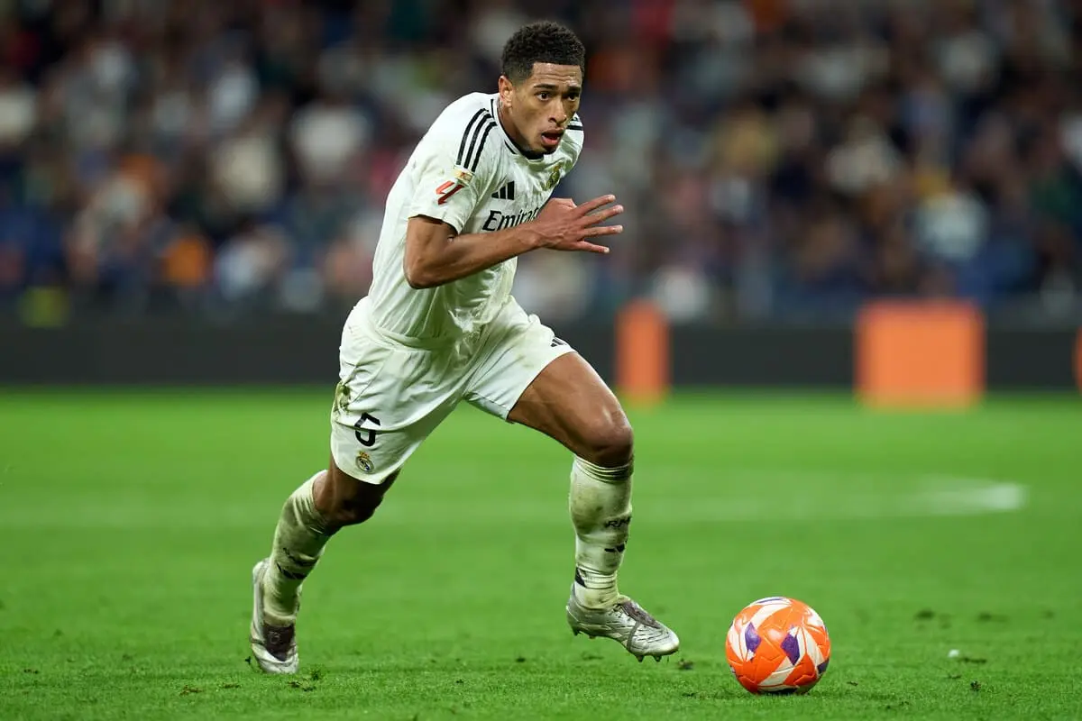 MADRID, SPAIN - MAY 14: Jude Bellingham of Real Madrid in action during the LaLiga match between Real Madrid CF and RCD Mallorca at Estadio Santiago Bernabeu on May 14, 2025 in Madrid, Spain. (Photo by Angel Martinez/Getty Images).