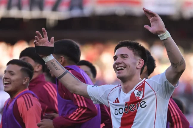 BUENOS AIRES, ARGENTINA - APRIL 27: Franco Mastantuono of River Plate celebrates after winning the Torneo Apertura Betano 2025 match between River Plate and Boca Juniors at Estadio Mas Monumental Antonio Vespucio Liberti on April 27, 2025 in Buenos Aires, Argentina. (Photo by Marcelo Endelli/Getty Images)