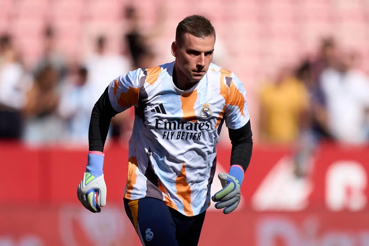 SEVILLE, SPAIN - MAY 18: Andriy Lunin of Real Madrid warms up prior to the LaLiga match between Sevilla FC and Real Madrid CF at Estadio Ramon Sanchez Pizjuan on May 18, 2025 in Seville, Spain. (Photo by Angel Martinez/Getty Images).