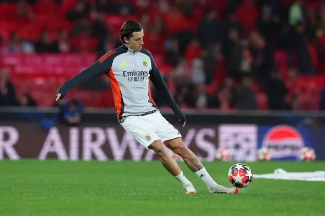 LISBON, PORTUGAL - JANUARY 21: Alvaro Carreras of S.L Benfica warms up prior to during the UEFA Champions League 2024/25 League Phase MD7 match between SL Benfica and FC Barcelona at on January 21, 2025 in Lisbon, Portugal. (Photo by Carlos Rodrigues/Getty Images)