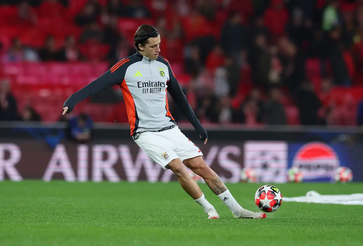 LISBON, PORTUGAL - JANUARY 21: Alvaro Carreras of S.L Benfica warms up prior to during the UEFA Champions League 2024/25 League Phase MD7 match between SL Benfica and FC Barcelona at on January 21, 2025 in Lisbon, Portugal. (Photo by Carlos Rodrigues/Getty Images)