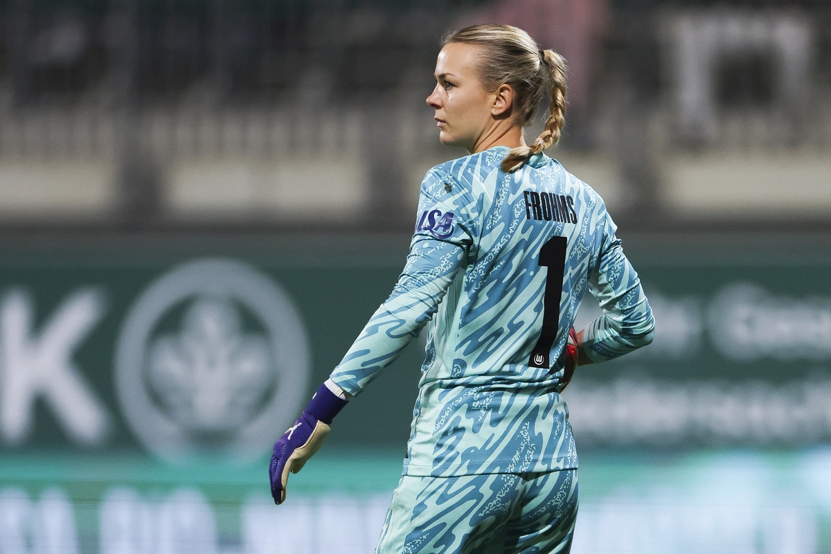 WOLFSBURG, GERMANY - OCTOBER 17: Merle Frohms of VfL Wolfsburg reacts during the UEFA Women's Champions League match between VfL Wolfsburg and Olympique Lyonnais at AOK-Stadion on October 17, 2024 in Wolfsburg, Germany. She's officially an Real Madrid player. (Photo by Maja Hitij/Getty Images)
