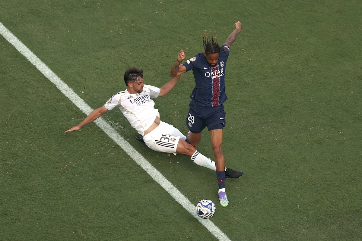EAST RUTHERFORD, NEW JERSEY - JULY 09: Raul Asencio #35 of Real Madrid C.F. battles for possession with Bradley Barcola #29 of Paris Saint-Germain during the FIFA Club World Cup 2025 semi-final match between Paris Saint-Germain and Real Madrid CF at MetLife Stadium on July 09, 2025 in East Rutherford, New Jersey. (Photo by Al Bello/Getty Images)