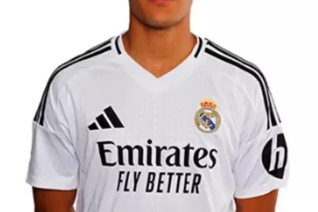 Yusi avec le maillot du Real Madrid (realmadrid.com).