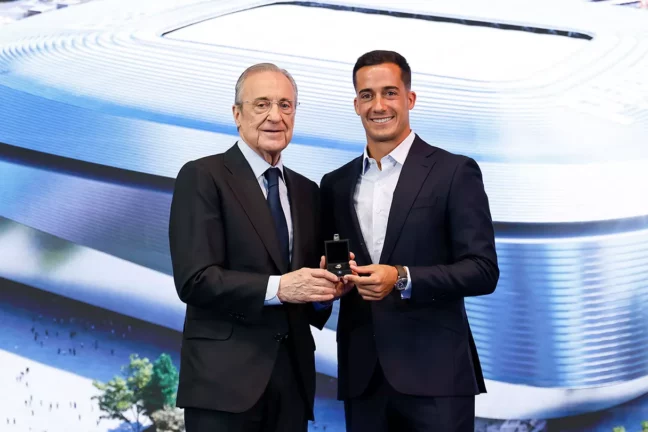 Lucas Vazquez et Florentino Pérez lors du jubilé (realmadrid.com)