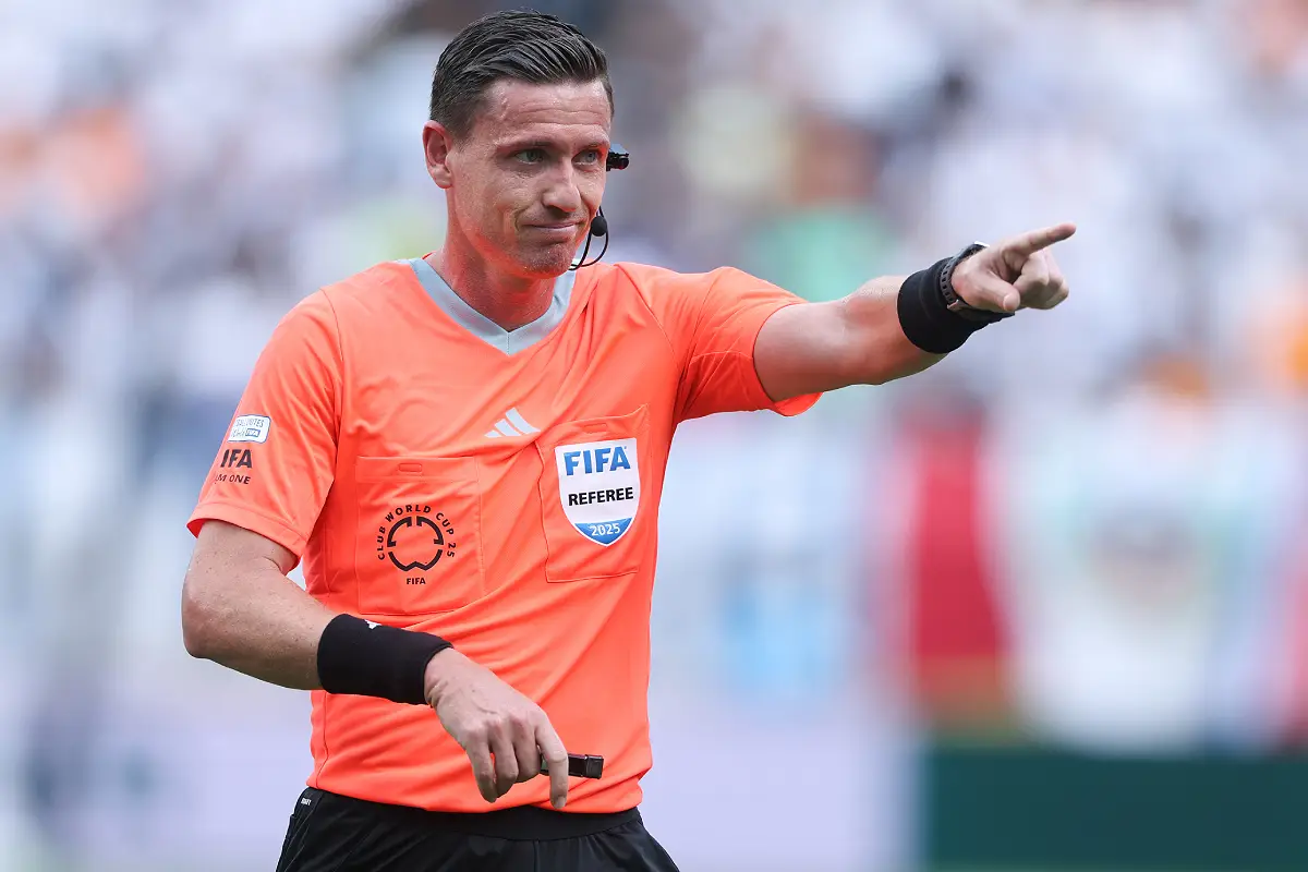 L'arbitre Ramon Abatti lors de Pachuca - Real Madrid (Photo by Richard Pelham/Getty Images).