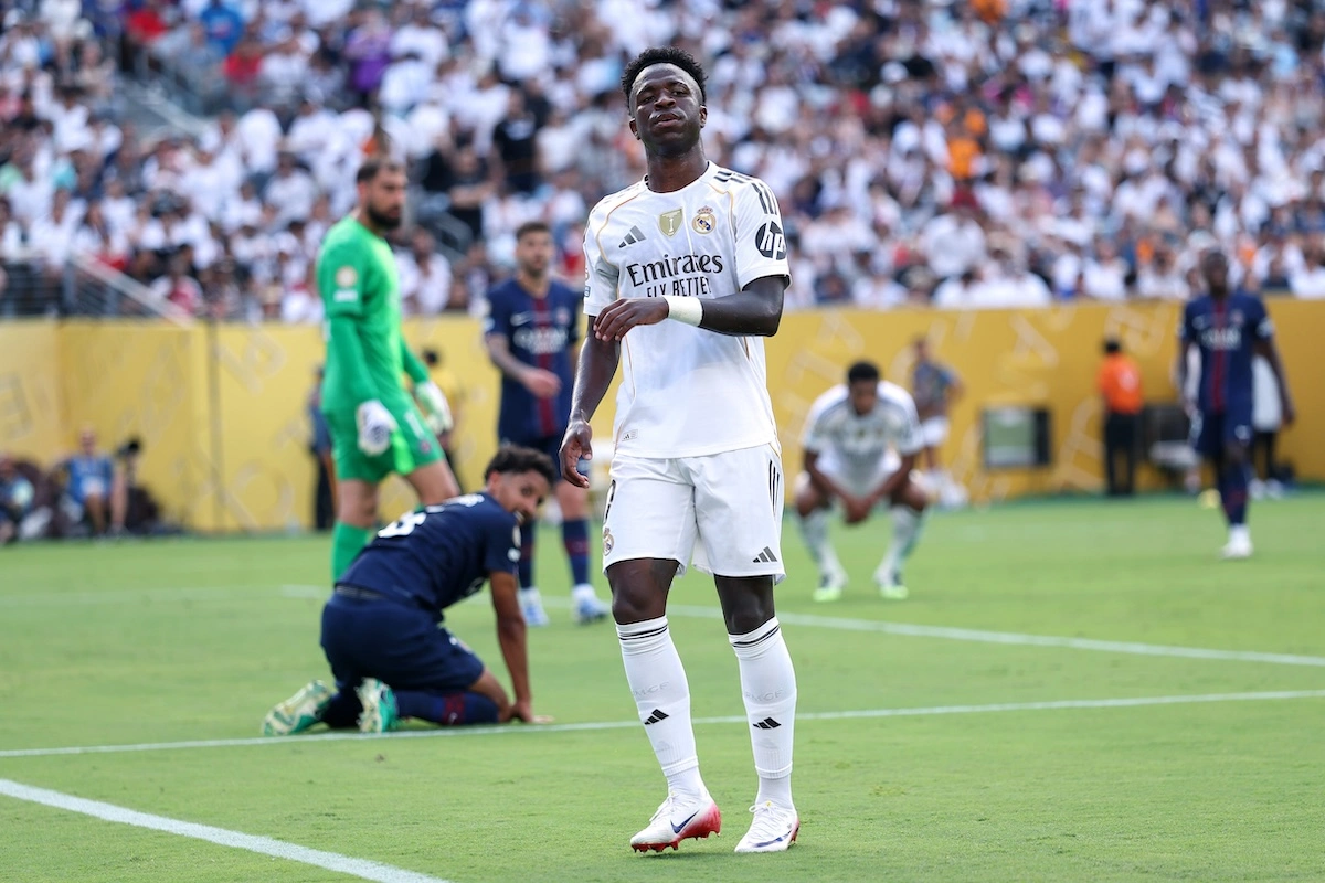 EAST RUTHERFORD, NEW JERSEY - JULY 09: Vinicius Junior #7 of Real Madrid C.F. reacts after a missed chance during the FIFA Club World Cup 2025 semi-final match between Paris Saint-Germain and Real Madrid CF at MetLife Stadium on July 09, 2025 in East Rutherford, New Jersey. (Photo by Buda Mendes/Getty Images)