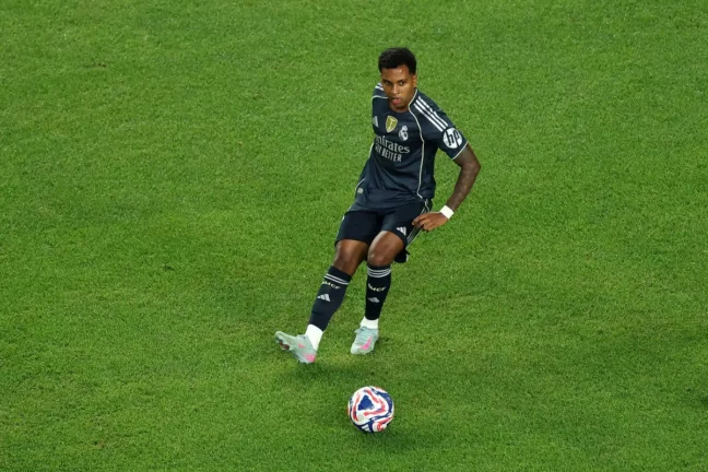PHILADELPHIA, PENNSYLVANIA - JUNE 26: Rodrygo #11 of Real Madrid C.F. passes the ball during the FIFA Club World Cup 2025 group H match between FC Red Bull Salzburg and Real Madrid CF at Lincoln Financial Field on June 26, 2025 in Philadelphia, Pennsylvania. (Photo by Luke Hales/Getty Images).