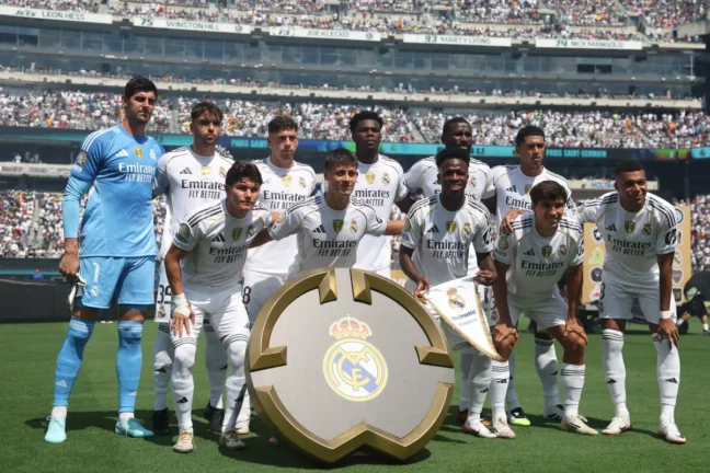 EAST RUTHERFORD, NEW JERSEY - JULY 09: Real Madrid C. F. players pose for a team photograph prior to the FIFA Club World Cup 2025 semi-final match between Paris Saint-Germain and Real Madrid CF at MetLife Stadium on July 09, 2025 in East Rutherford, New Jersey. (Photo by Buda Mendes/Getty Images)