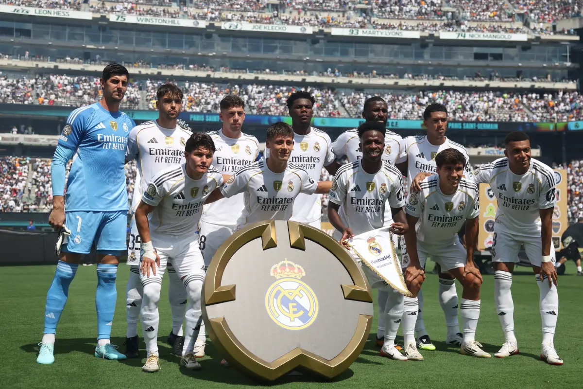 EAST RUTHERFORD, NEW JERSEY - JULY 09: Real Madrid C. F. players pose for a team photograph prior to the FIFA Club World Cup 2025 semi-final match between Paris Saint-Germain and Real Madrid CF at MetLife Stadium on July 09, 2025 in East Rutherford, New Jersey. (Photo by Buda Mendes/Getty Images)