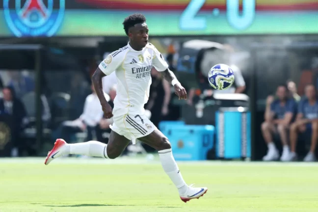 EAST RUTHERFORD, NEW JERSEY - JULY 09: Vinicius Junior #7 of Real Madrid C. F. controls the ball during the FIFA Club World Cup 2025 semi-final match between Winner Game 59 and Winner Game 60 at MetLife Stadium on July 09, 2025 in East Rutherford, New Jersey. (Photo by Alex Grimm/Getty Images)