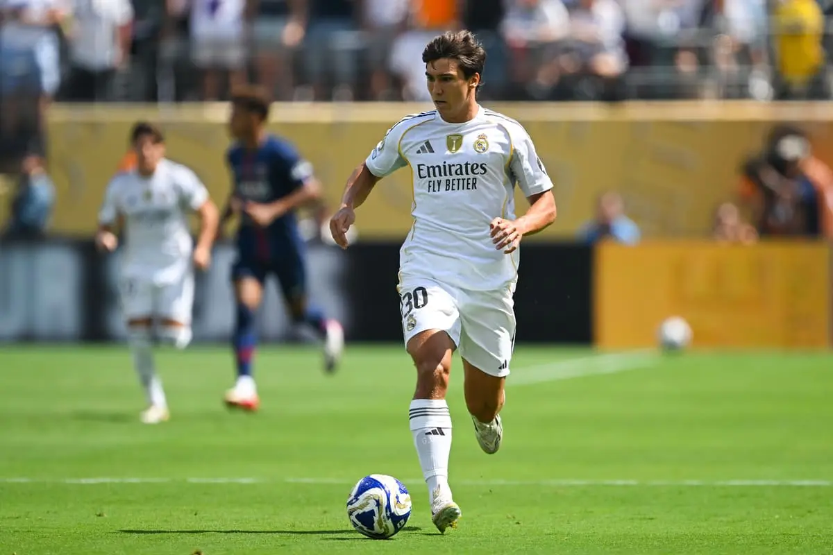 EAST RUTHERFORD, NEW JERSEY - JULY 09: Gonzalo Garcia of Real Madrid runs with the ball during the FIFA Club World Cup 2025 semi-final match between Paris Saint-Germain and Real Madrid CF at MetLife Stadium on July 09, 2025 in East Rutherford, New Jersey. (Photo by David Ramos/Getty Images).