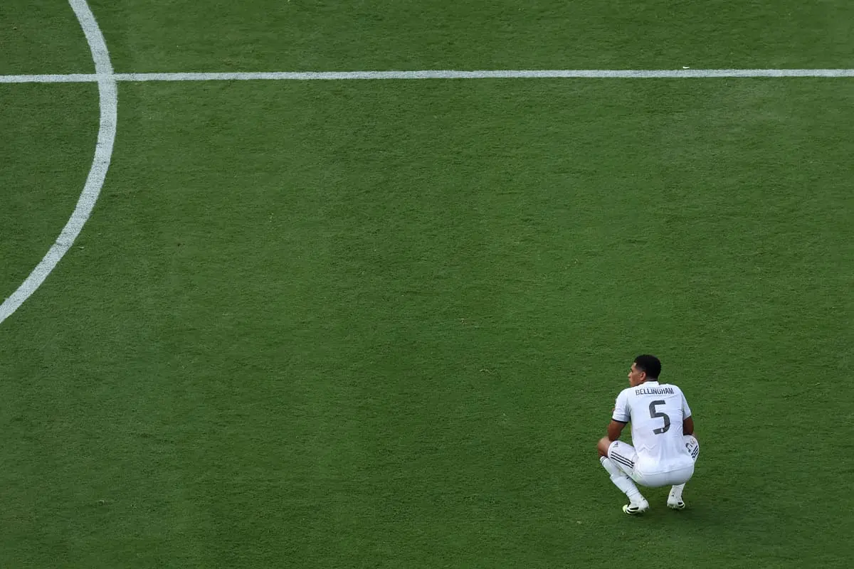 EAST RUTHERFORD, NEW JERSEY - JULY 09: Jude Bellingham #5 of Real Madrid C.F. looks on during the FIFA Club World Cup 2025 semi-final match between Paris Saint-Germain and Real Madrid CF at MetLife Stadium on July 09, 2025 in East Rutherford, New Jersey. (Photo by Luke Hales/Getty Images)