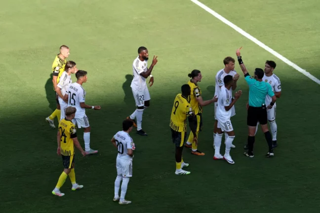 EAST RUTHERFORD, NEW JERSEY - JULY 05: Dean Huijsen #24 of Real Madrid C.F. is issued a red card during the FIFA Club World Cup 2025 quarter-final match between Real Madrid CF and Borussia Dortmund at MetLife Stadium on July 05, 2025 in East Rutherford, New Jersey. (Photo by Sandra Montanez/Getty Images)