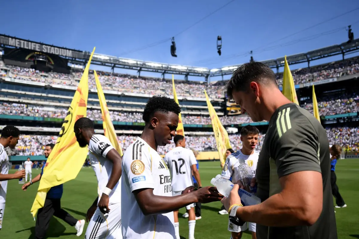 EAST RUTHERFORD, NEW JERSEY - JULY 05: Vinicius Junior #7 of Real Madrid interacts on the pitch prior to the FIFA Club World Cup 2025 quarter-final match between Real Madrid CF and Borussia Dortmund at MetLife Stadium on July 05, 2025 in East Rutherford, New Jersey. (Photo by David Ramos/Getty Images)
