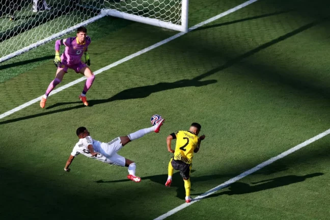 EAST RUTHERFORD, NEW JERSEY - JULY 05: Kylian Mbappe #9 of Real Madrid C.F. scores his team's third goal past Gregor Kobel #1 of Borussia Dortmund during the FIFA Club World Cup 2025 quarter-final match between Real Madrid CF and Borussia Dortmund at MetLife Stadium on July 05, 2025 in East Rutherford, New Jersey. (Photo by Sandra Montanez/Getty Images).