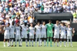 EAST RUTHERFORD, NEW JERSEY - JULY 05: Players of Real Madrid C. F. observe a moment of silence in tribute to football players Diogo Jota and his brother Andre Silva, after they passed away on the 3rd of July 2025 prior to the FIFA Club World Cup 2025 quarter-final match between Real Madrid CF and Borussia Dortmund at MetLife Stadium on July 05, 2025 in East Rutherford, New Jersey. (Photo by Francois Nel/Getty Images).