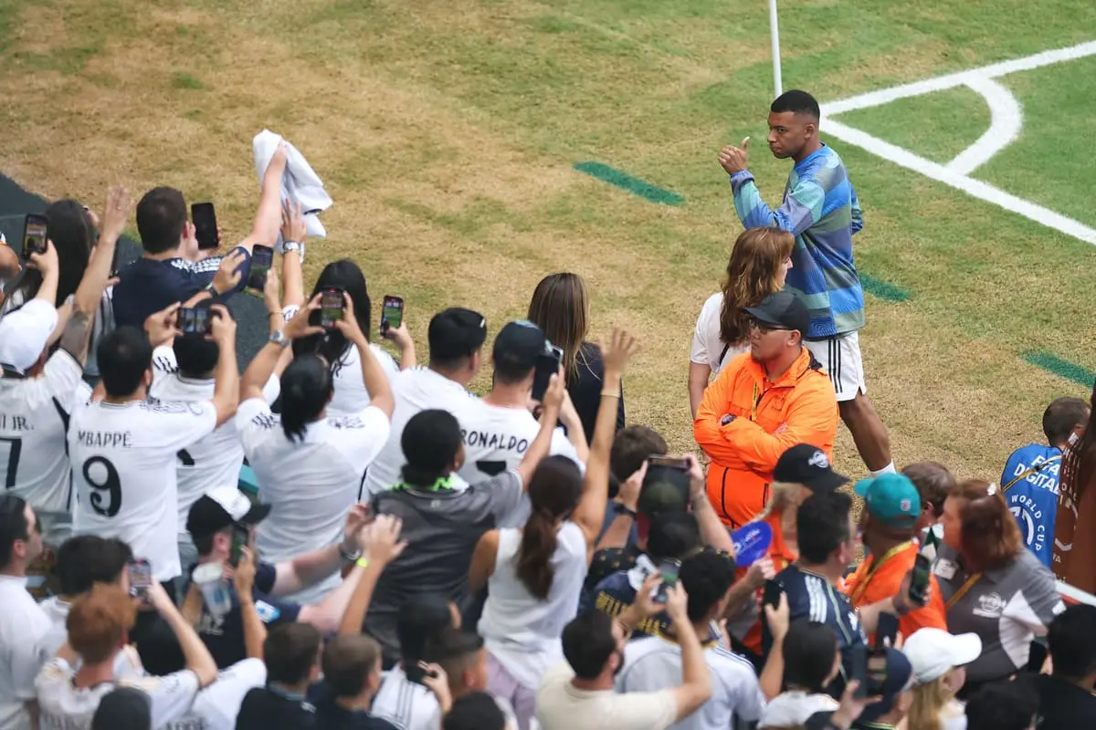 MIAMI GARDENS, FLORIDA - JULY 01: Kylian Mbappe #9 of Real Madrid C.F. acknowledges the fans during warm-ups prior to the FIFA Club World Cup 2025 round of 16 match between Real Madrid CF and Juventus FC at Hard Rock Stadium on July 01, 2025 in Miami Gardens, Florida. (Photo by Kevin C. Cox/Getty Images).