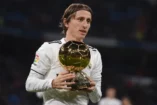 MADRID, SPAIN - DECEMBER 15: Luka Modric of Real Madrid presents his Ballon d'Or Trophy to the crown prior to the La Liga match between Real Madrid CF and Rayo Vallecano de Madrid at Estadio Santiago Bernabeu on December 15, 2018 in Madrid, Spain. (Photo by Denis Doyle/Getty Images)