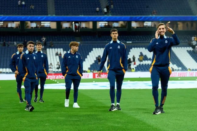 MADRID, SPAIN - MAY 14: Gonzalo Garcia, David Jimenez, Mario Rivas, Victor Muñoz, Chema Baixauli and Sergio Mestre of Real Madrid Castilla inspect the pitch prior to the LaLiga match between Real Madrid CF and RCD Mallorca at Estadio Santiago Bernabeu on May 14, 2025 in Madrid, Spain. (Photo by Angel Martinez/Getty Images)