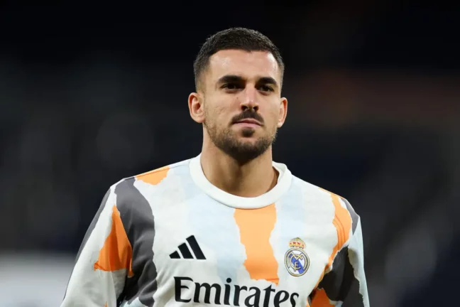 MADRID, SPAIN - MAY 14: Daniel Ceballos of Real Madrid CF warms up prior to the LaLiga match between Real Madrid CF and RCD Mallorca at Estadio Santiago Bernabeu on May 14, 2025 in Madrid, Spain. (Photo by Florencia Tan Jun/Getty Images).