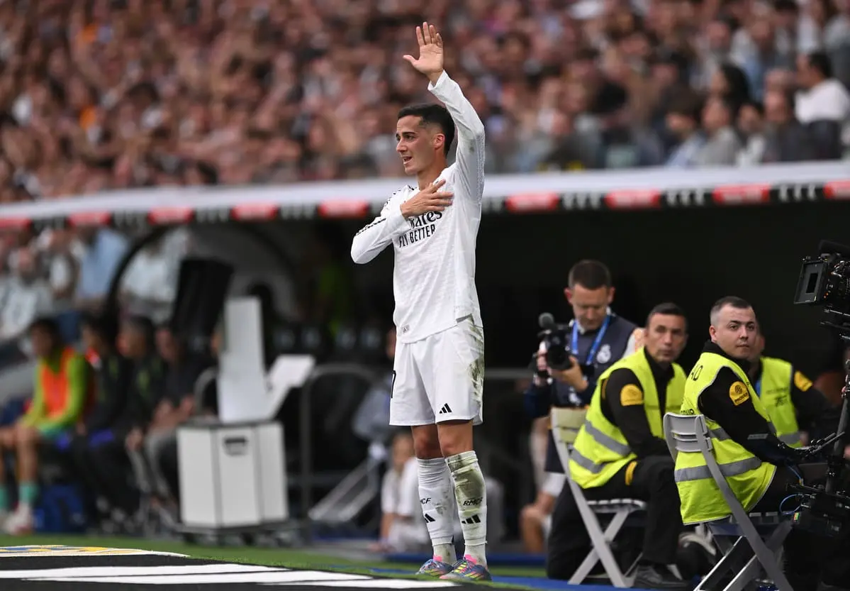 MADRID, SPAIN - MAY 24: Lucas Vazquez of Real Madrid acknowledges the fans as he is substituted off the pitch during the LaLiga match between Real Madrid CF and Real Sociedad at Estadio Santiago Bernabeu on May 24, 2025 in Madrid, Spain. (Photo by Denis Doyle/Getty Images)