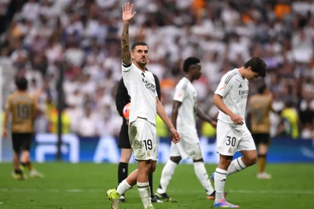 MADRID, SPAIN - MAY 24: Dani Ceballos of Real Madrid shows appreciation to the fans after the team's 2-0 victory following the LaLiga match between Real Madrid CF and Real Sociedad at Estadio Santiago Bernabeu on May 24, 2025 in Madrid, Spain. (Photo by Denis Doyle/Getty Images).