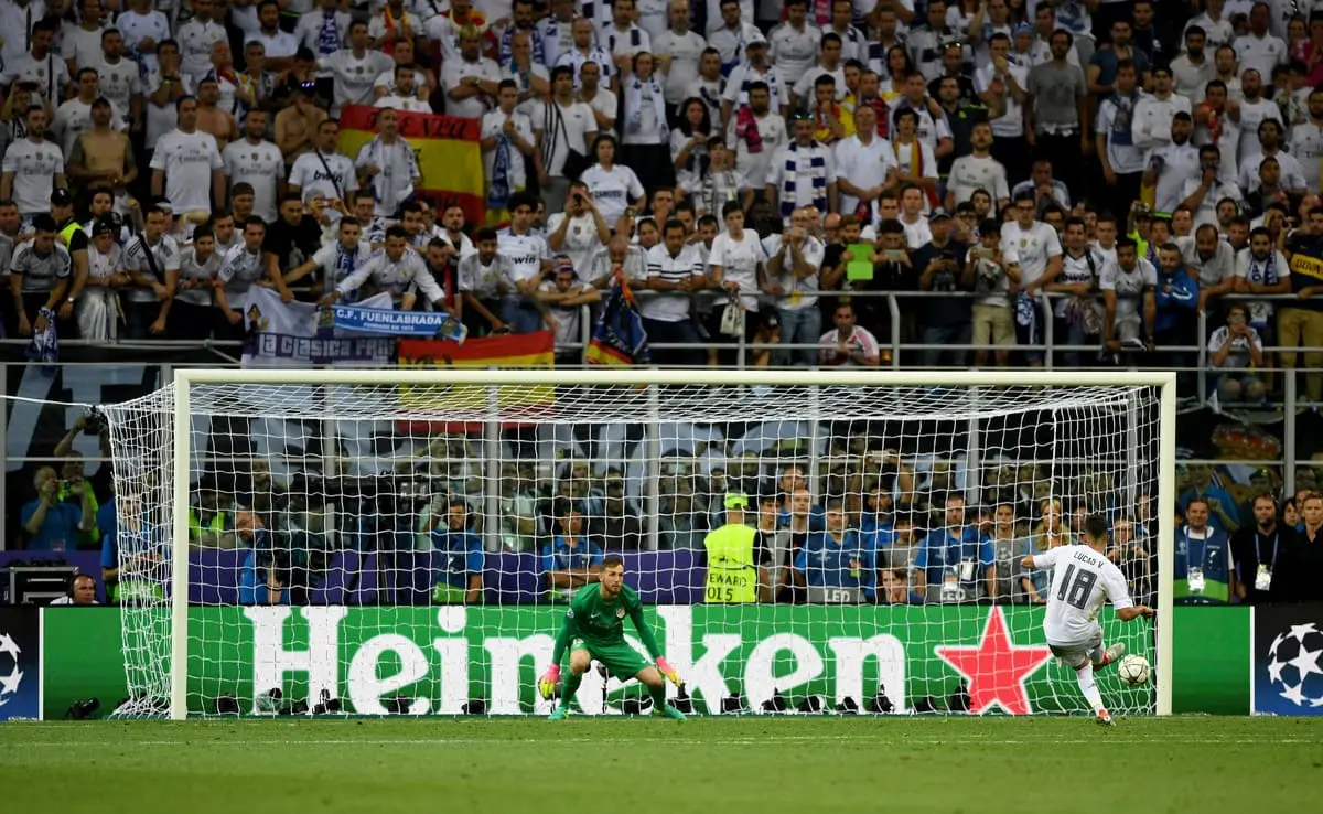 MILAN, ITALY - MAY 28: Lucas Vazquez of Real Madrid scores the penalty past Jan Oblak of Atletico Madrid during the UEFA Champions League Final match between Real Madrid and Club Atletico de Madrid at Stadio Giuseppe Meazza on May 28, 2016 in Milan, Italy. (Photo by Shaun Botterill/Getty Images)