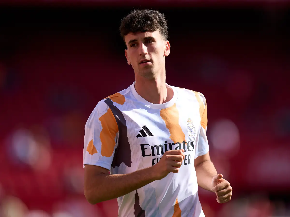 SEVILLE, SPAIN - MAY 18: Jacobo Ramon of Real Madrid warms up prior to the LaLiga match between Sevilla FC and Real Madrid CF at Estadio Ramon Sanchez Pizjuan on May 18, 2025 in Seville, Spain. (Photo by Angel Martinez/Getty Images)