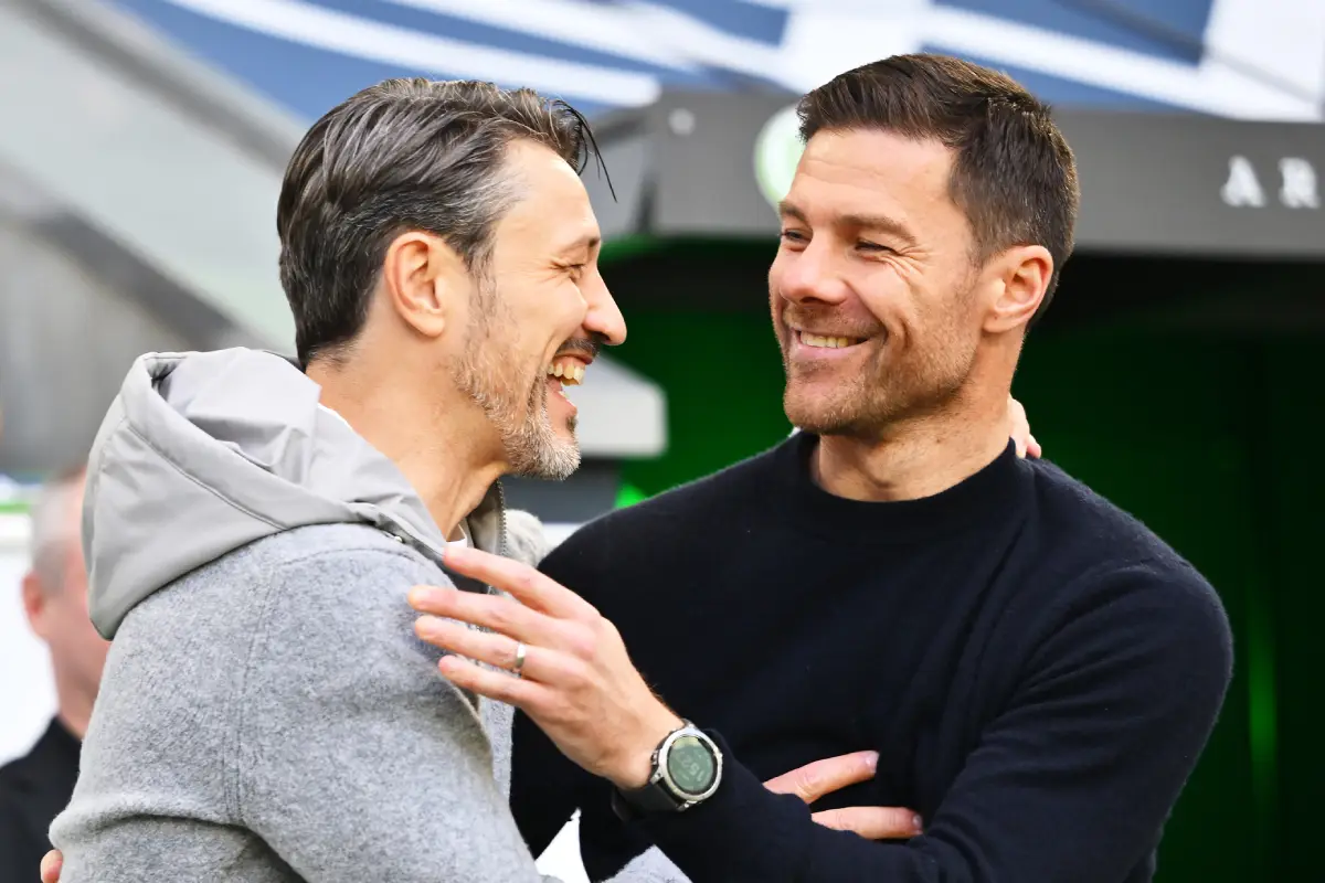 Niko Kovac et Xabi Alonso lors d'une rencontre entre Wolfsburg et le Bayer Leverkusen en 2023 (Photo by Oliver Hardt/Getty Images)