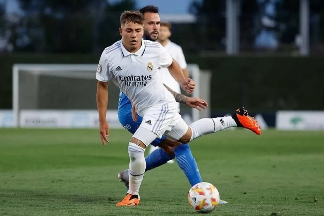Alvaro Leiva en match avec le Real Madrid Castilla, désormais dirigée par Arbeloa. - REALMADRID.COM