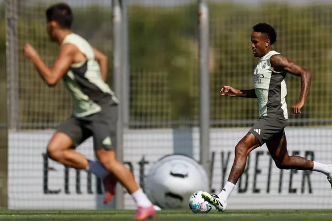 Militao à l'entraînement du Real Madrid (realmadrid.com)