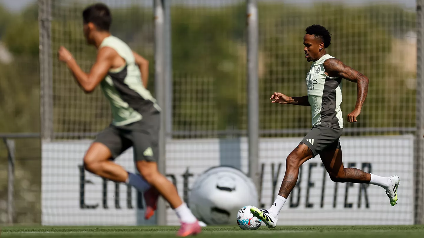 Militao à l'entraînement du Real Madrid (realmadrid.com)