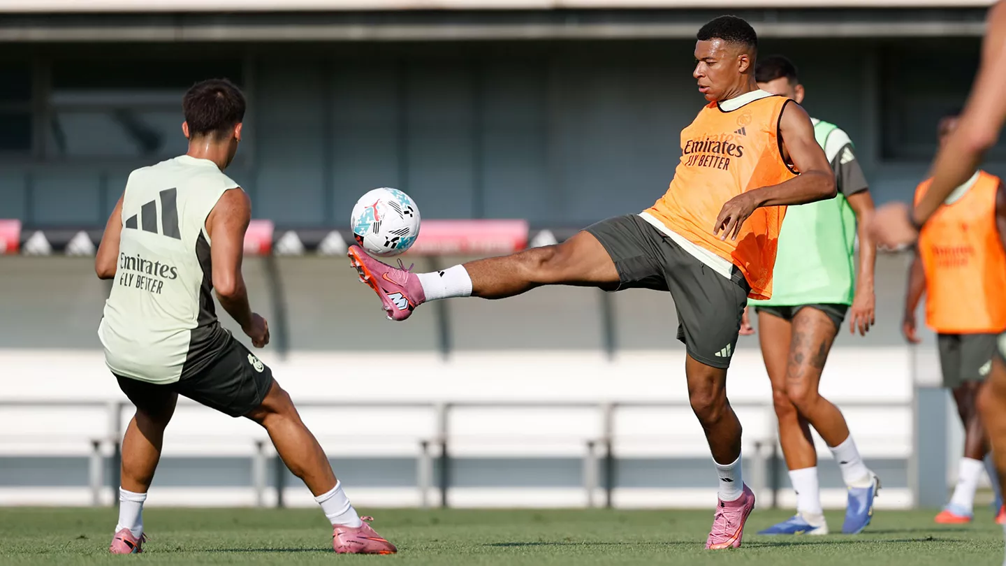 Arda Güler et Kylian Mbappé à la reprise d'entrainement au Real Madrid (realmadrid.com)