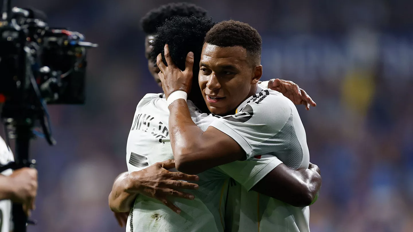 Mbappé et Vinicius Jr. célébrant le but du français lors de Real Oviedo - Real Madrid (realmadrid.com)