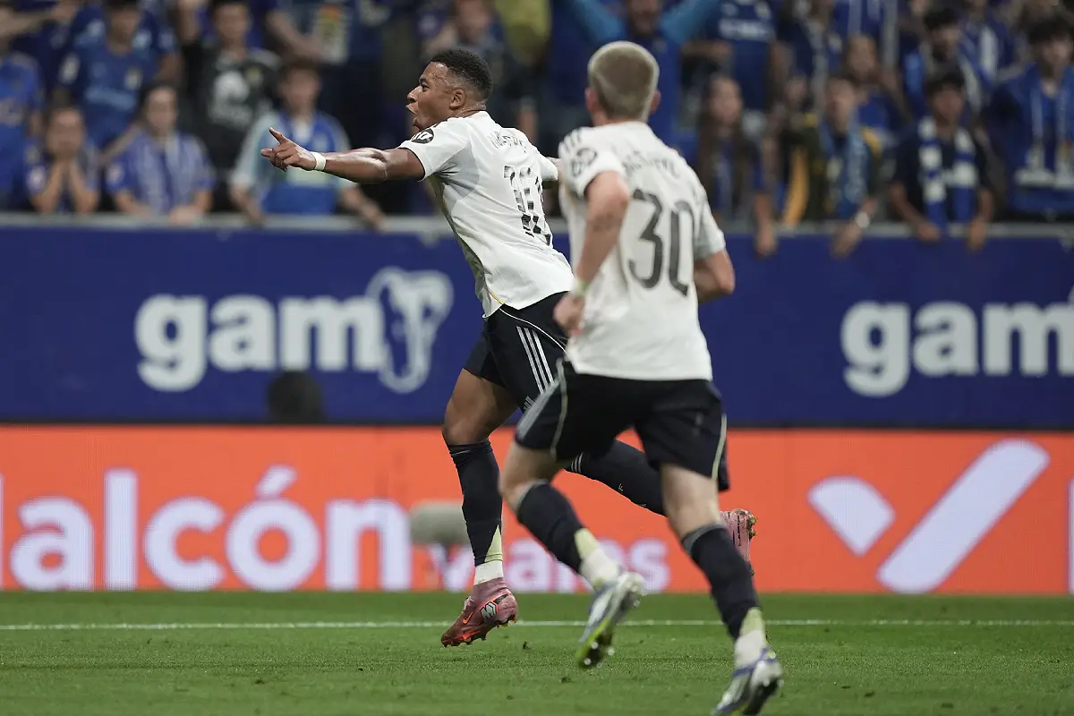 OVIEDO, SPAIN - AUGUST 24: Kylian Mbappé of Real Madrid celebrates scoring his team's first goal during the LaLiga EA Sports match between Real Oviedo and Real Madrid CF at Carlos Tartiere on August 24, 2025 in Oviedo, Spain. (Photo by Juan Manuel Serrano Arce/Getty Images)