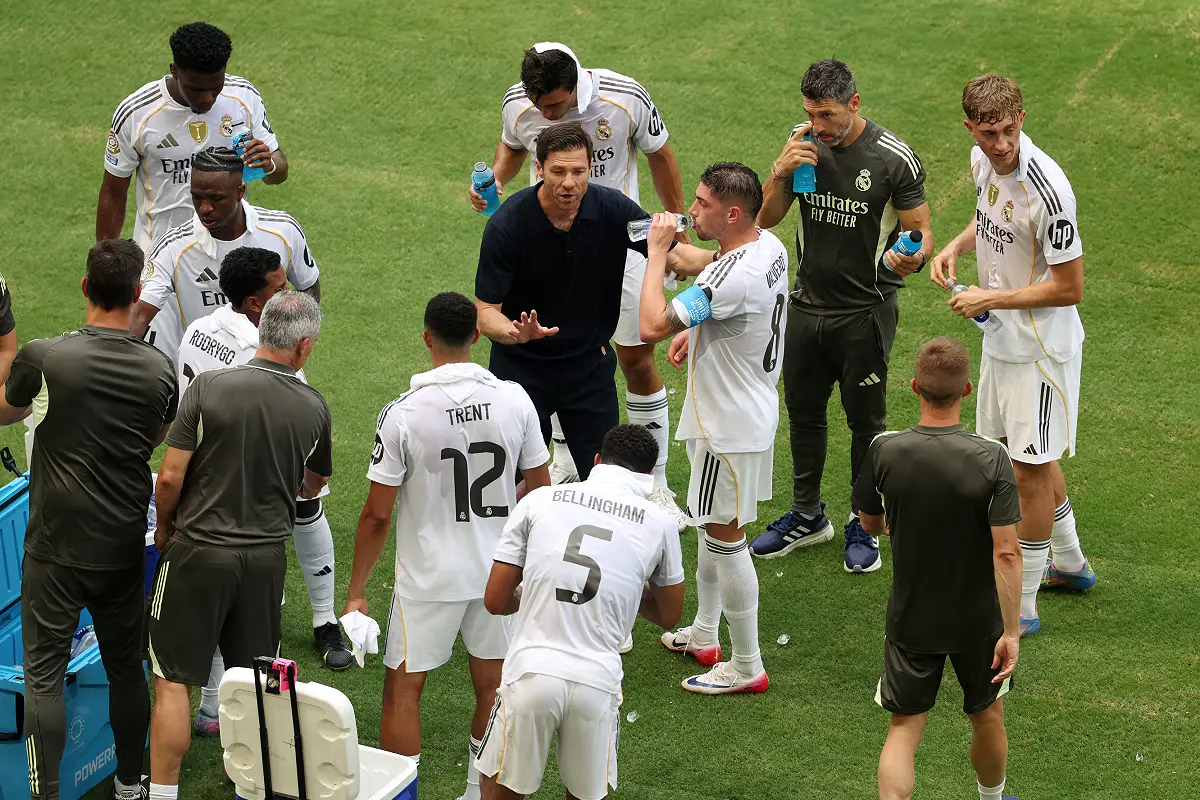 Xabi Alonso et son groupe à la Coupe du monde des clubs (Photo by Sandra Montanez/Getty Images).
