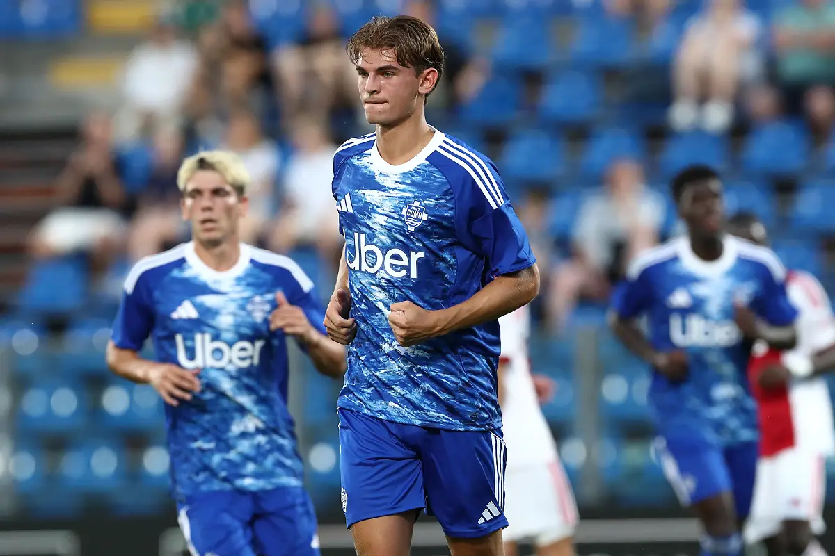 Nico Paz ne reviendra pas au Real Madrid cet été (Photo by Marco Luzzani/Getty Images).