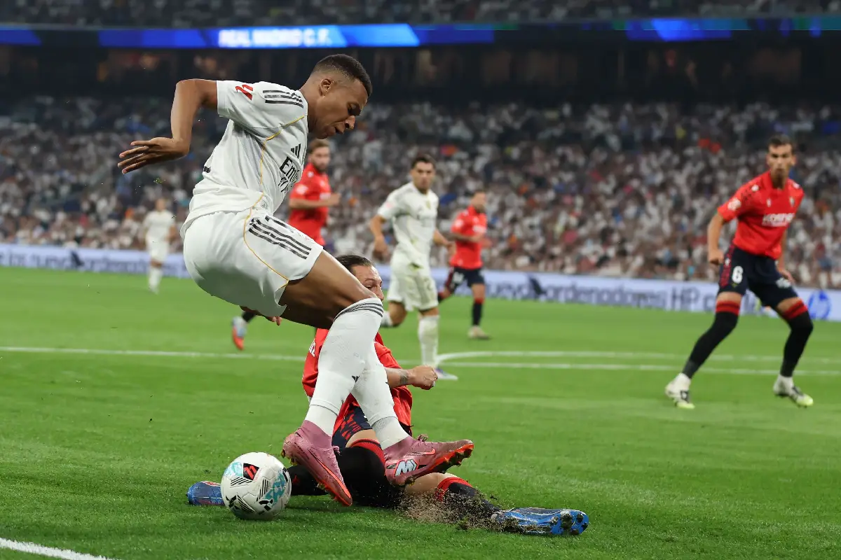Mbappé avant d'obtenir son pénalty mardi (Photo by Florencia Tan Jun/Getty Images).