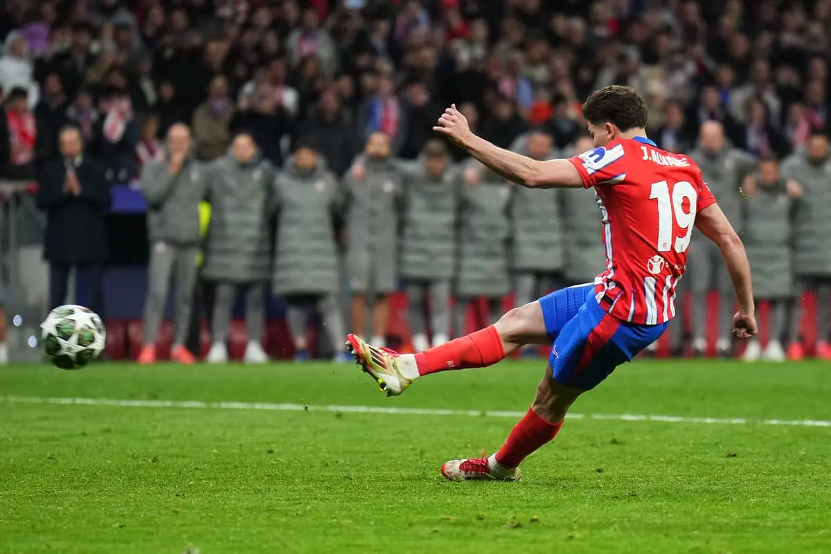 MADRID, SPAIN - MARCH 12: Julian Alvarez of Atletico de Madrid scores the team's second penalty in the penalty shoot out, which is later ruled out following a VAR Review due to an improper kick, during the UEFA Champions League 2024/25 Round of 16 second leg match between Atletico de Madrid and Real Madrid C.F. at Estadio Metropolitano on March 12, 2025 in Madrid, Spain. (Photo by Angel Martinez/Getty Images).