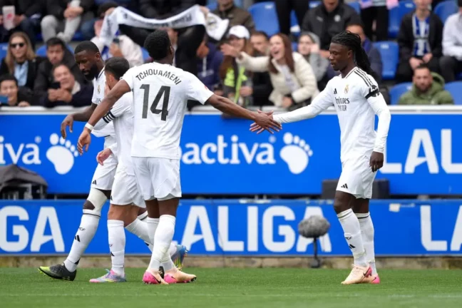 VITORIA-GASTEIZ, SPAIN - APRIL 13: Eduardo Camavinga of Real Madrid celebrates scoring his team's first goal with teammate Aurelien Tchouameni during the LaLiga match between Deportivo Alaves and Real Madrid CF at Estadio de Mendizorroza on April 13, 2025 in Vitoria-Gasteiz, Spain. (Photo by Juan Manuel Serrano Arce/Getty Images).