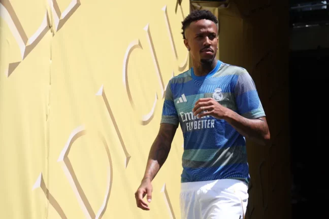 EAST RUTHERFORD, NEW JERSEY - JULY 09: Eder Militao #3 of Real Madrid C.F. enters the pitch to warm up prior to the FIFA Club World Cup 2025 semi-final match between Paris Saint-Germain and Real Madrid CF at MetLife Stadium on July 09, 2025 in East Rutherford, New Jersey. (Photo by Buda Mendes/Getty Images)