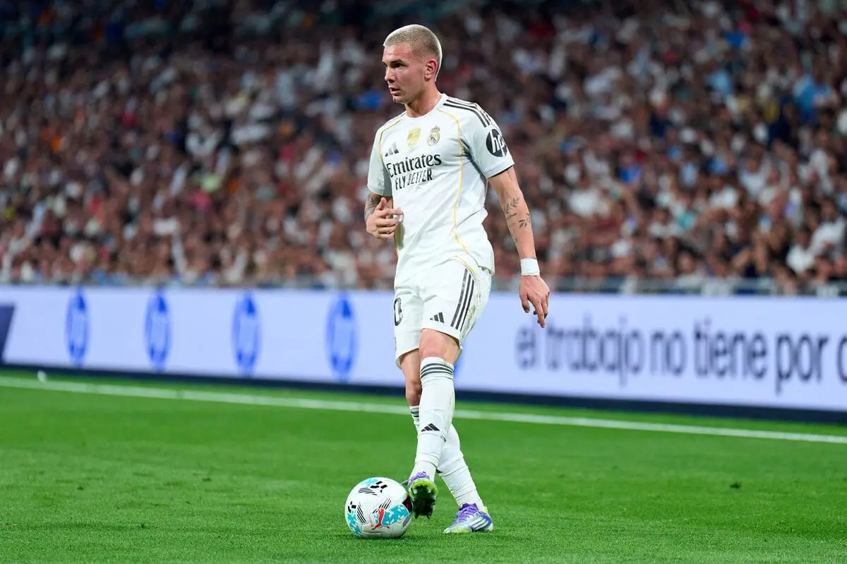 MADRID, SPAIN - AUGUST 19: Franco Mastantuono of Real Madrid in action during the LaLiga EA Sports match between Real Madrid CF and CA Osasuna at Estadio Santiago Bernabeu on August 19, 2025 in Madrid, Spain. (Photo by Angel Martinez/Getty Images)