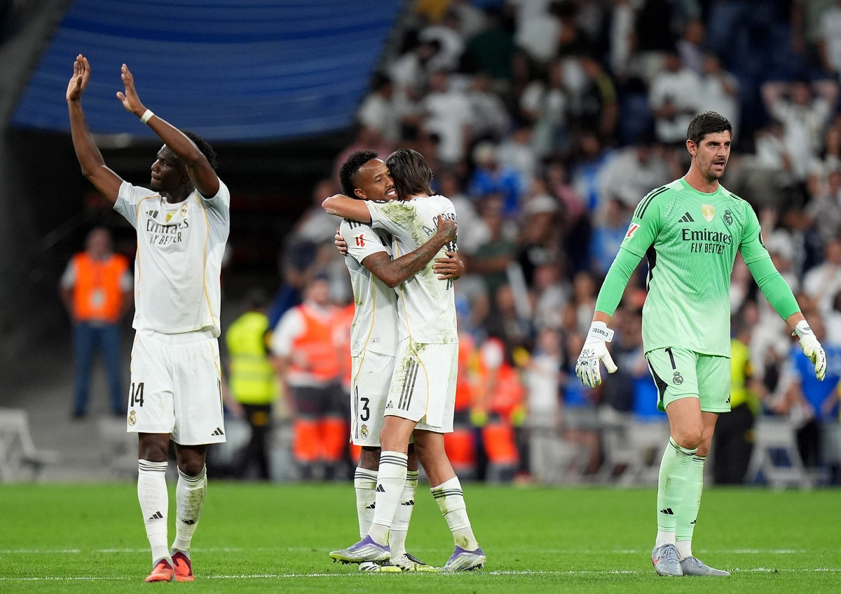 MADRID, SPAIN - AUGUST 30: Alvaro Carreras of Real Madrid hugs teammate Eder Militao following the LaLiga EA Sports match between Real Madrid CF and RCD Mallorca at Estadio Santiago Bernabeu on August 30, 2025 in Madrid, Spain. (Photo by Angel Martinez/Getty Images)