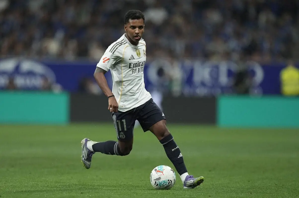 OVIEDO, SPAIN - AUGUST 24: Rodrygo of Real Madrid in action during the LaLiga EA Sports match between Real Oviedo and Real Madrid CF at Carlos Tartiere on August 24, 2025 in Oviedo, Spain. (Photo by Juan Manuel Serrano Arce/Getty Images)