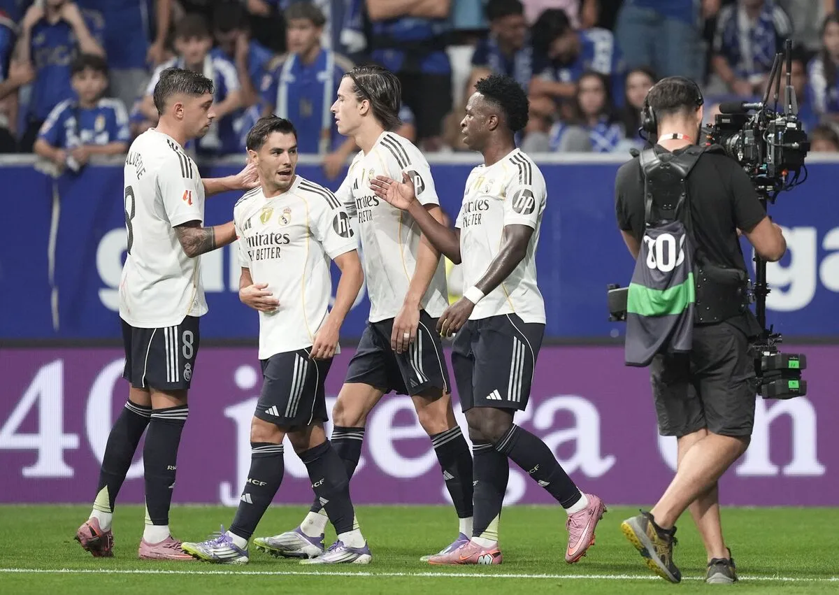 OVIEDO, SPAIN - AUGUST 24: Vinícius Júnior of Real Madrid celebrates scoring his team's third goal with team mates during the LaLiga EA Sports match between Real Oviedo and Real Madrid CF at Carlos Tartiere on August 24, 2025 in Oviedo, Spain. (Photo by Juan Manuel Serrano Arce/Getty Images)